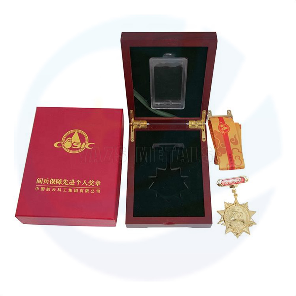 Fabrikdesign und von Honor Wood Vollspiegel Goldmedaille Custom Finisher Medaillen mit Geschenkbox