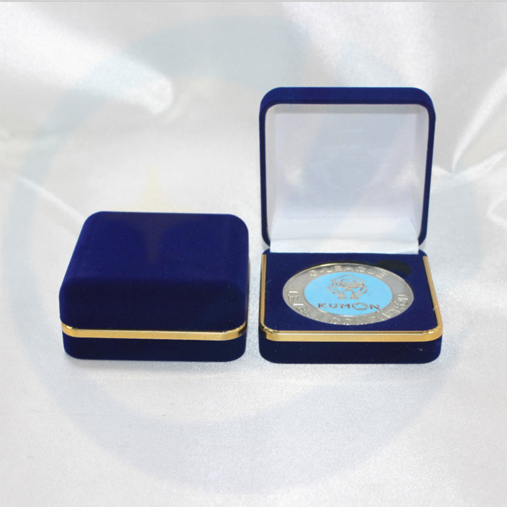 Keine MOQ Factory Direct Customized Customizing Gold Coin für den Fall Samt / Münze mit Samtbox ​​/ Münze in Samtbox