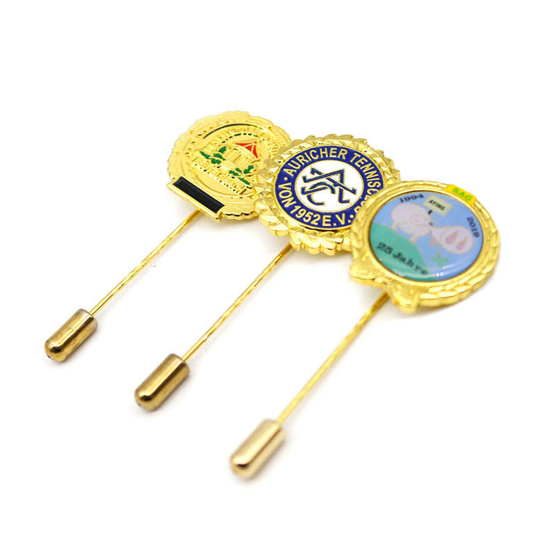 Design Custom Logo bedrucktes Epoxy Sport Club Brosche Badge Metal Emaille Long Nadel Luxus -Revers -Pins für Anzüge