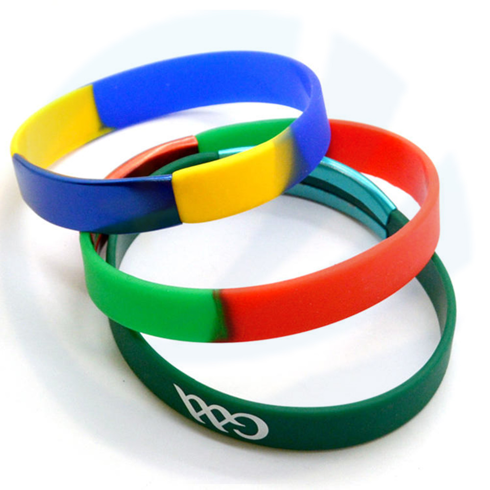 Neues maßgeschneidertes Logo -Druck Silikonarmbänder Personalisiertes Armband Dünne Gummi -Silikon -Armband mit maßgeschneidertem Logo