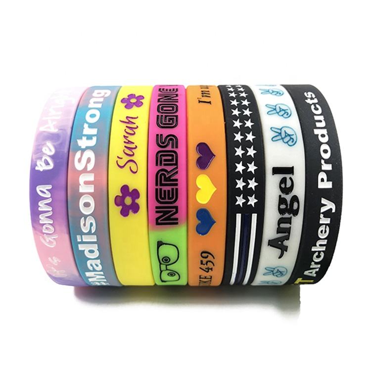 Personalisierte Tinte injiziertes Handgelenkband Gummi -Armband Custom Logo Silikon Armband für Werbe- und Geschäftsingenieurwesen