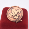 Hochwertige antike Kupfer Metall Lilly Lapel Pin Rundform Scouts Sport Pin Abzeichen für Souvenir